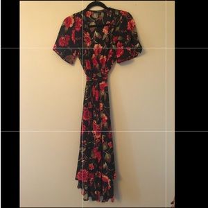 Size medium lightweight floral wrap midi dress